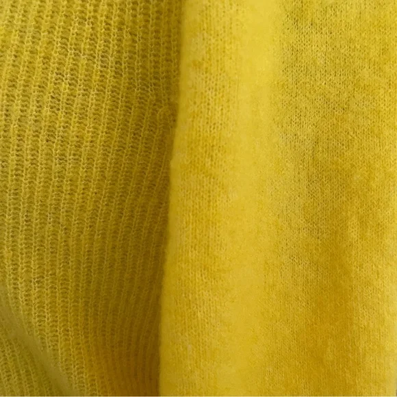 Banana Republic vibrant yellow wool blend crew neck long sleeve sweater Sz: M - Picture 8 of 9